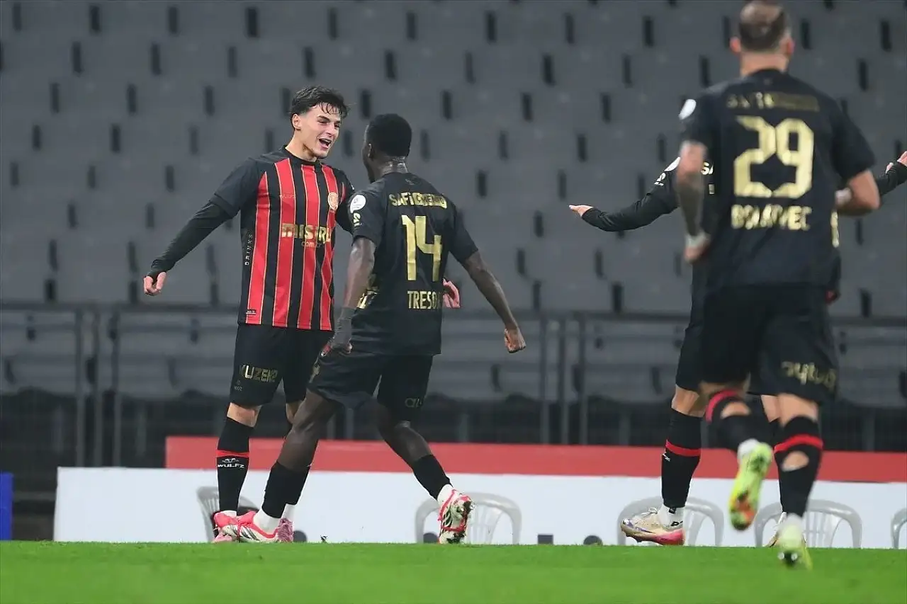 Galatasaray Karagümrük Deplasmanında 3 Puanı 3 Golle Aldı