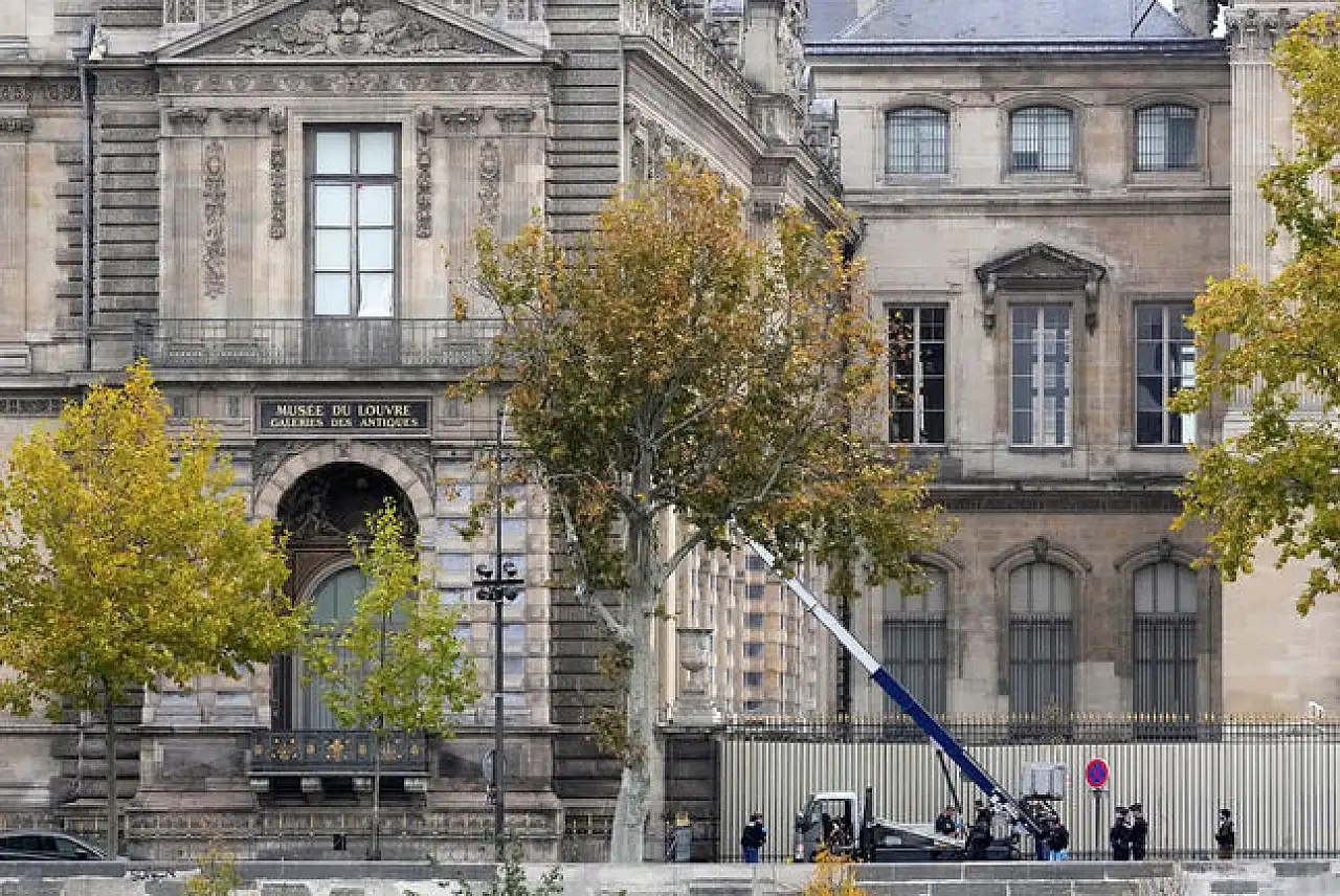 Louvre Müzesi'nden çalınan mücevherlerin değeri ortaya çıktı