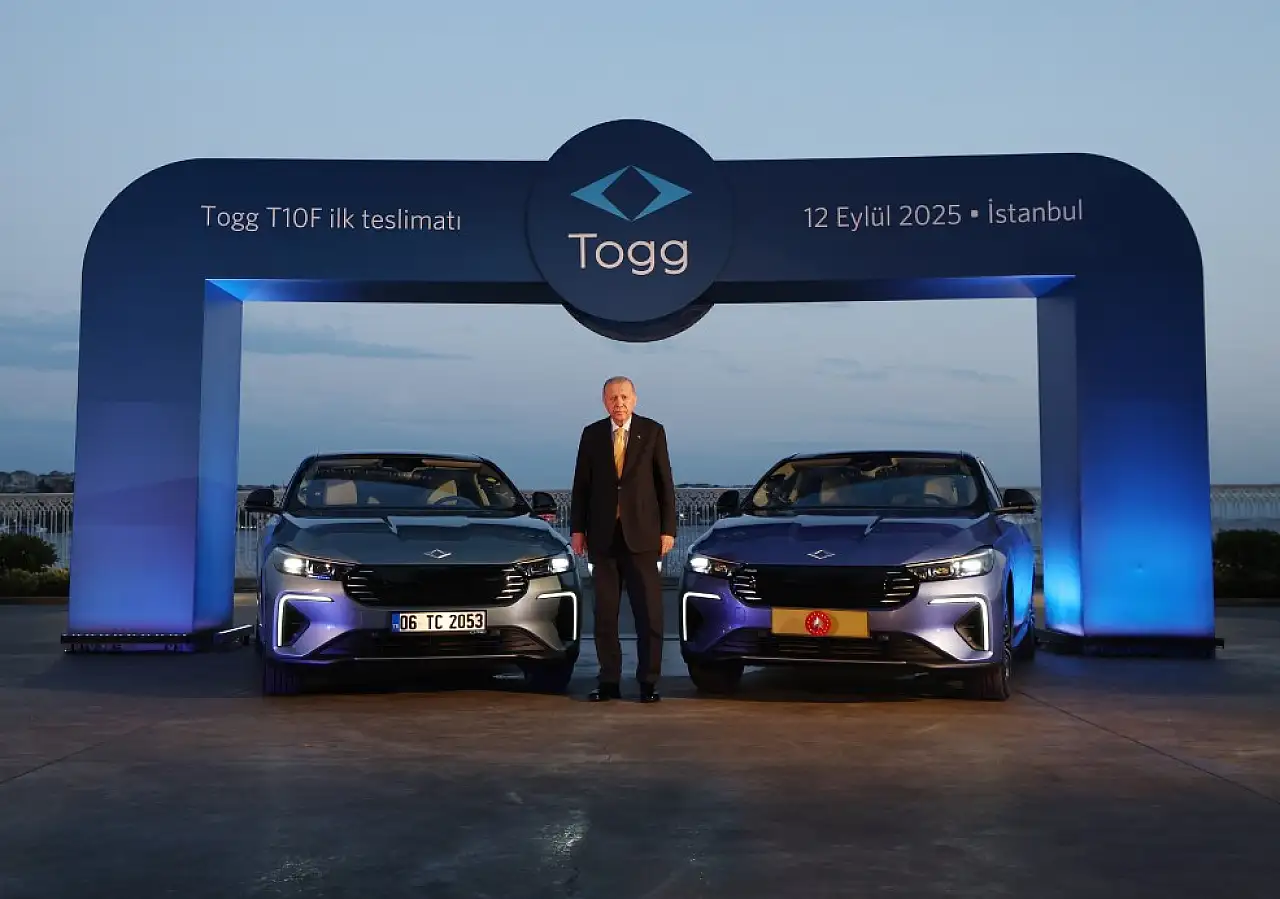 Togg'un yeni modeli T10F, Cumhurbaşkanı Erdoğan'a hediye edildi