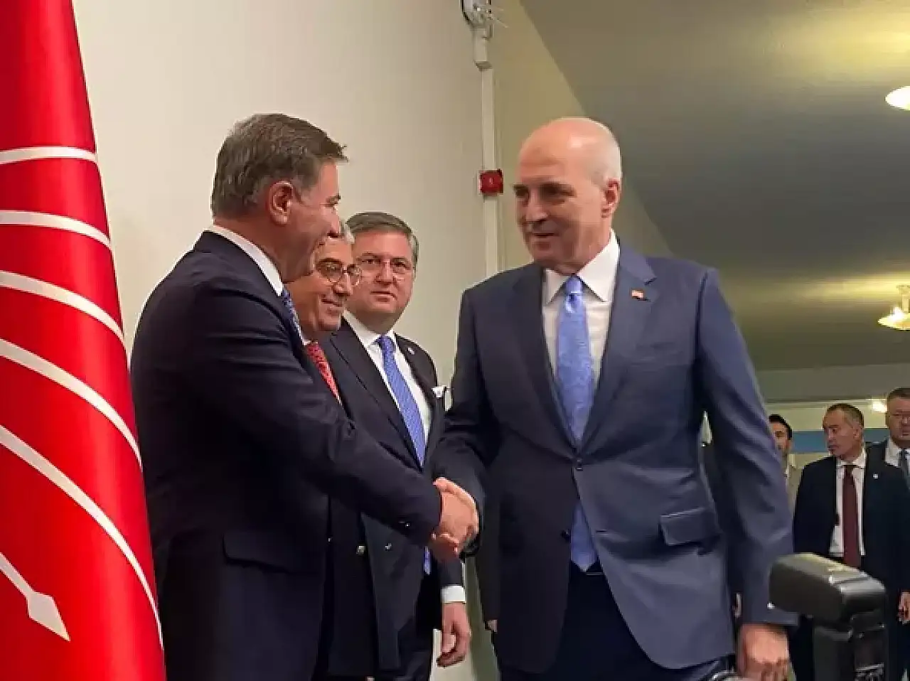 TBMM Başkanı Kurtulmuş, Özel'i ziyaret etti