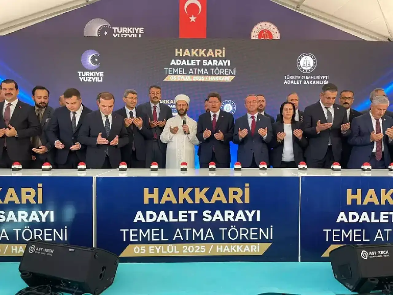 Bakan Tunç Bin Yıllık Kardeşliğimize Vurulan Hançerin Çıkarıldığı Dönemi Yaşıyoruz