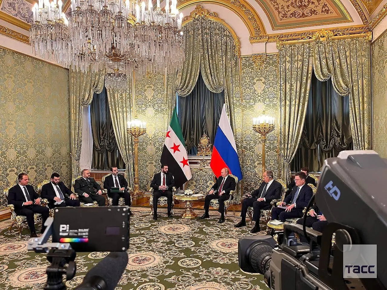 Suriye Cumhurbaşkanı Ahmed Şara, Rusya Devlet Başkanı Putin ile bir araya geldi