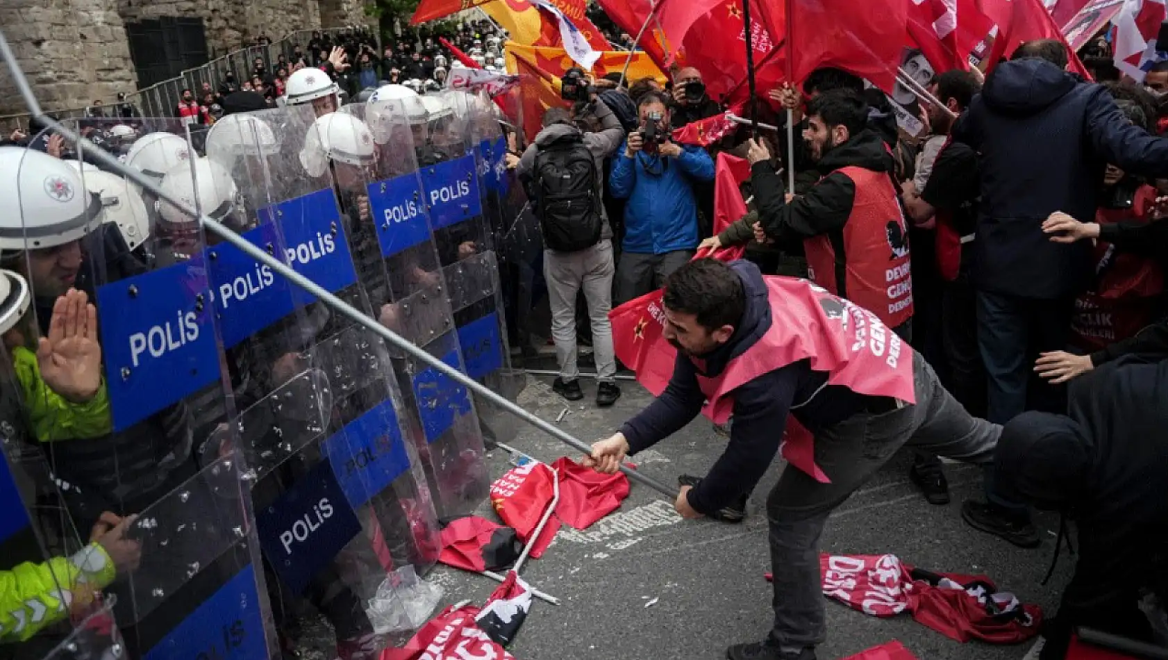 1 Mayıs'ta Tutuklanan Sanıkların 17'Şer Yıl Hapsi İsteniyordu Tamamı Tahliye Oldu!