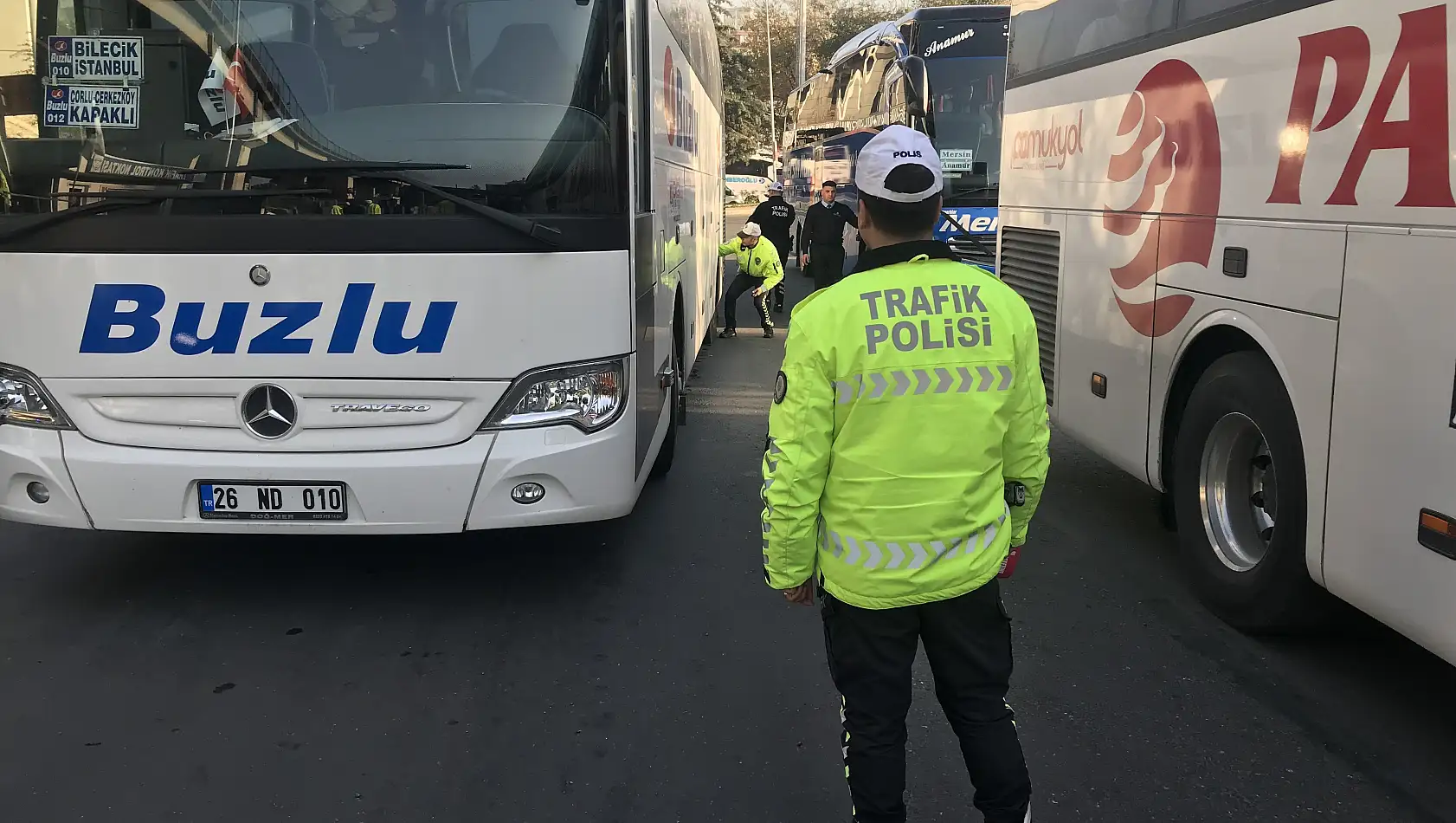  15 Temmuz Demokrasi Otogarı'nda kış lastiği ve emniyet kemeri denetimi