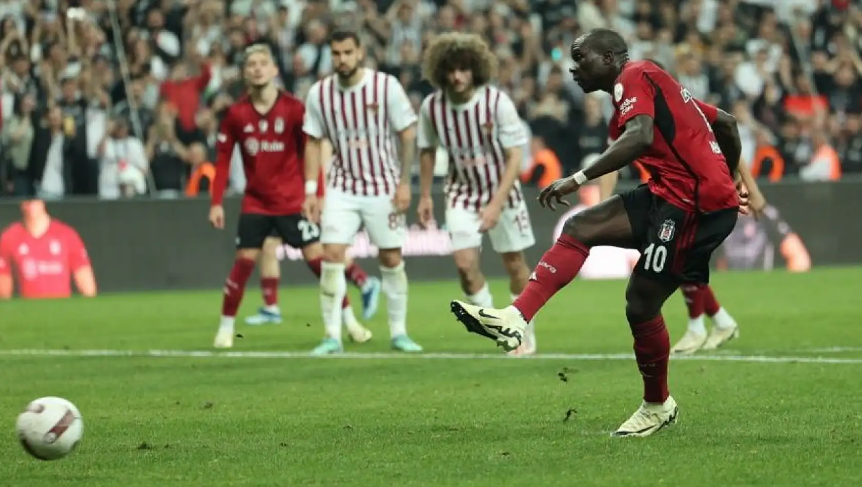 Aboubakar, 223 Gün Sonra Gol Sevinci Yaşadı