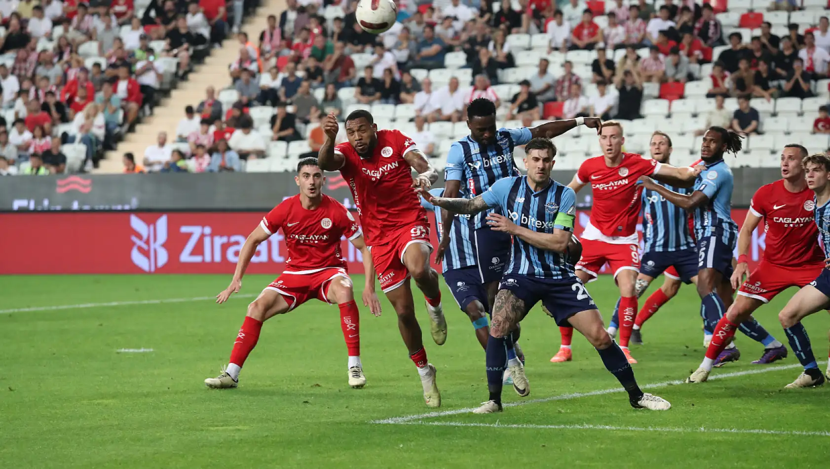Antalyaspor Adanademirspor'u 2-1 Mağlup Etti