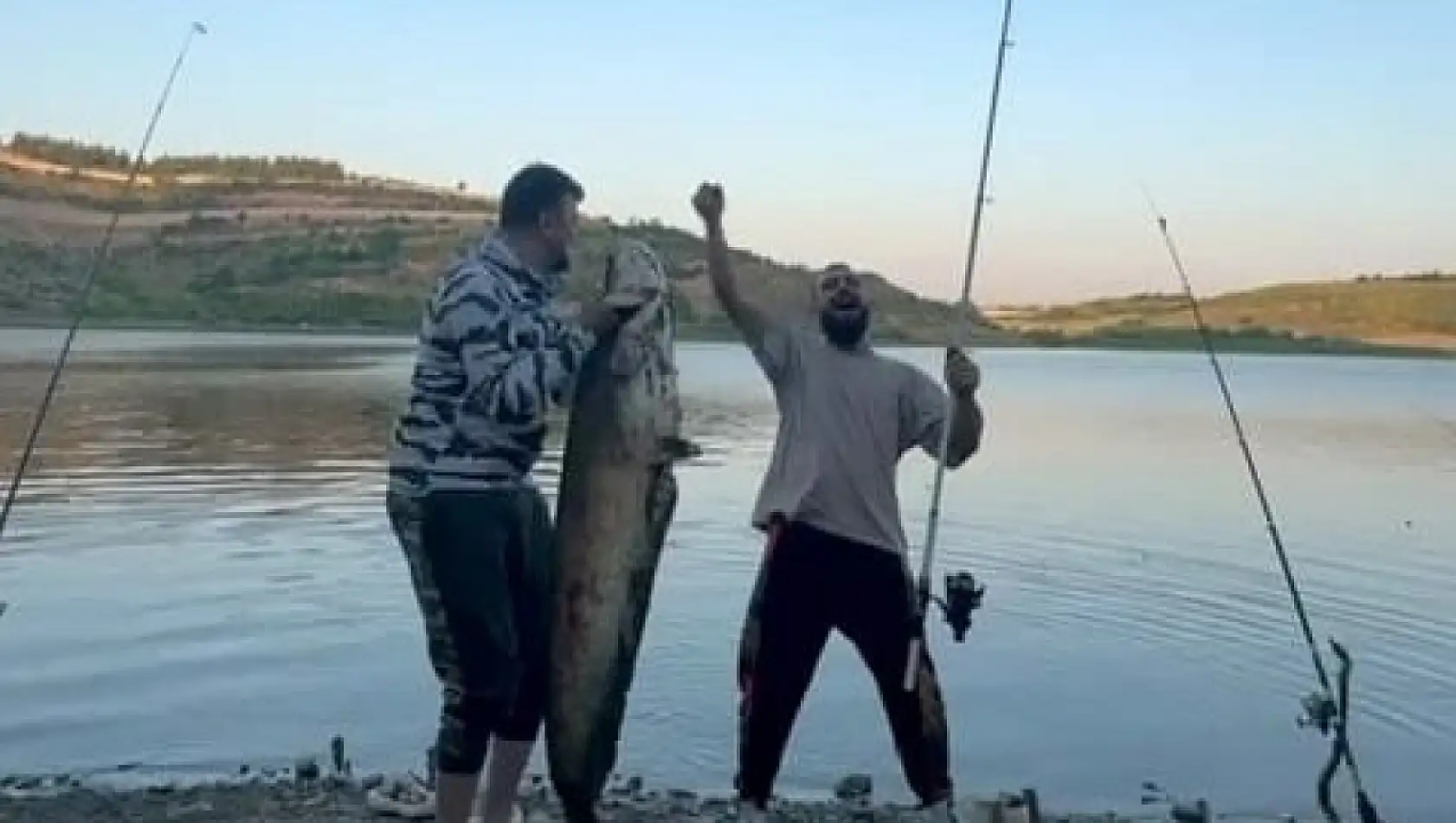 Baraj Gölünden Oltayla Kuzu Büyüklüğünde Yayın Tuttular