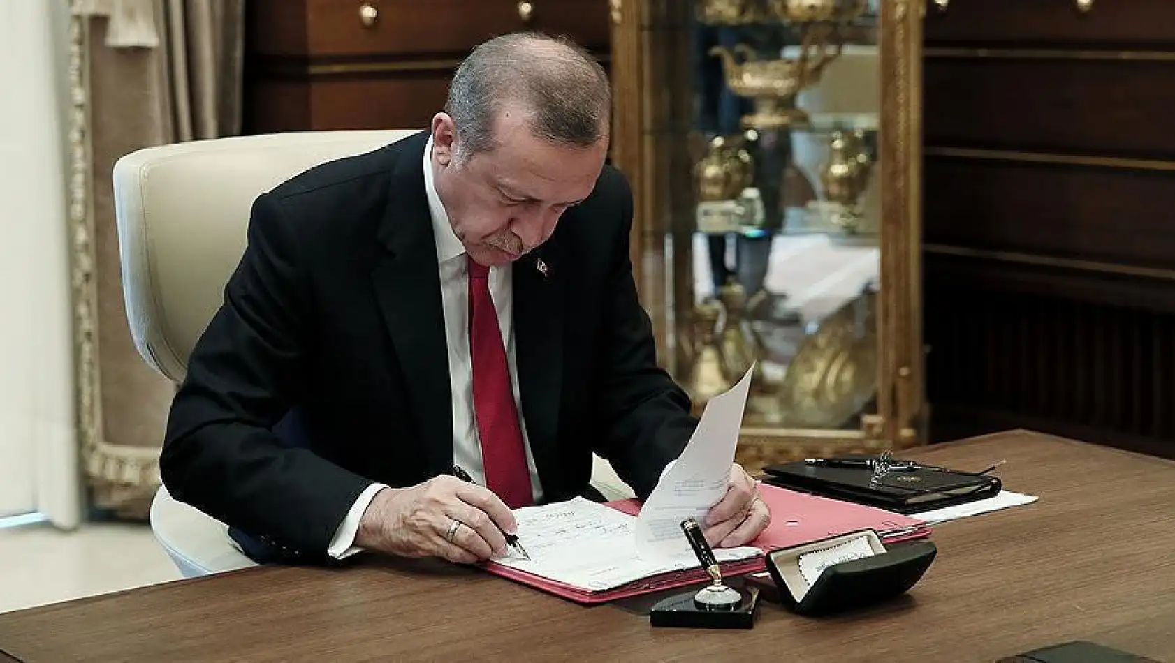 Cumhurbaşkanı Erdoğan İmzaladı! Bazı Fakülteler Tarih Oldu