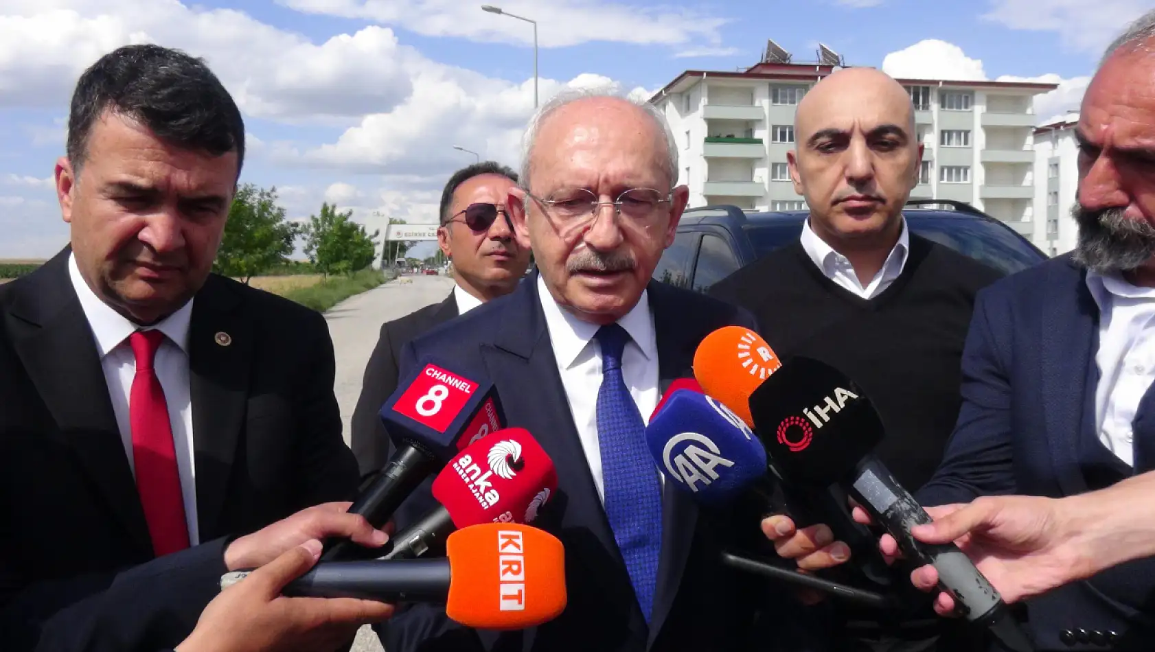 Demirtaş'ı Ziyaret Eden Kılıçdaroğlu: Demirtaş Dışarıda Olsaydı Terör Olayları da Biterdi!