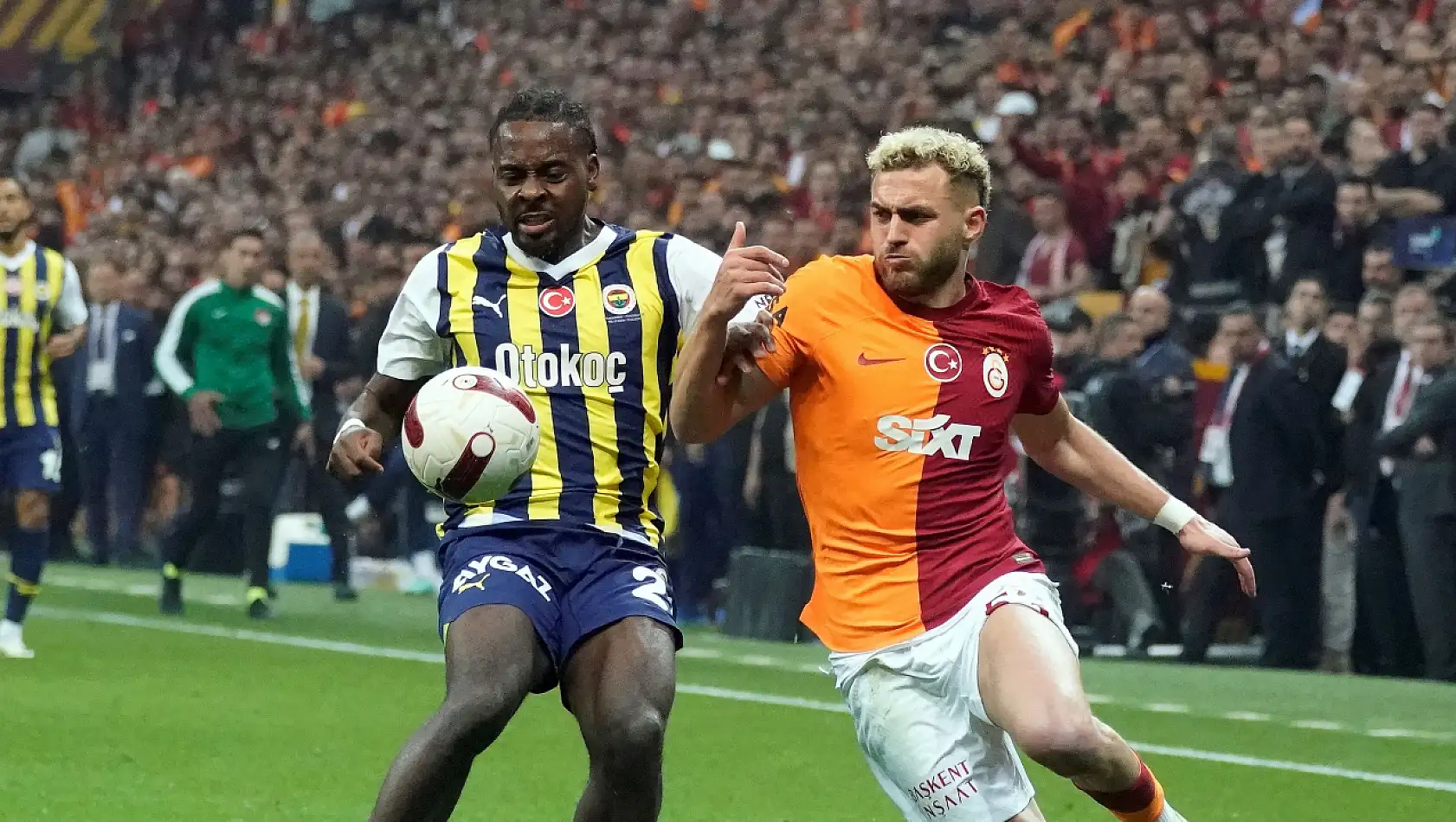 Fenerbahçe Deplasmanda Galatasaray'ı Devirdi! Şampiyonluk Umudunu Son Haftaya Taşıdı