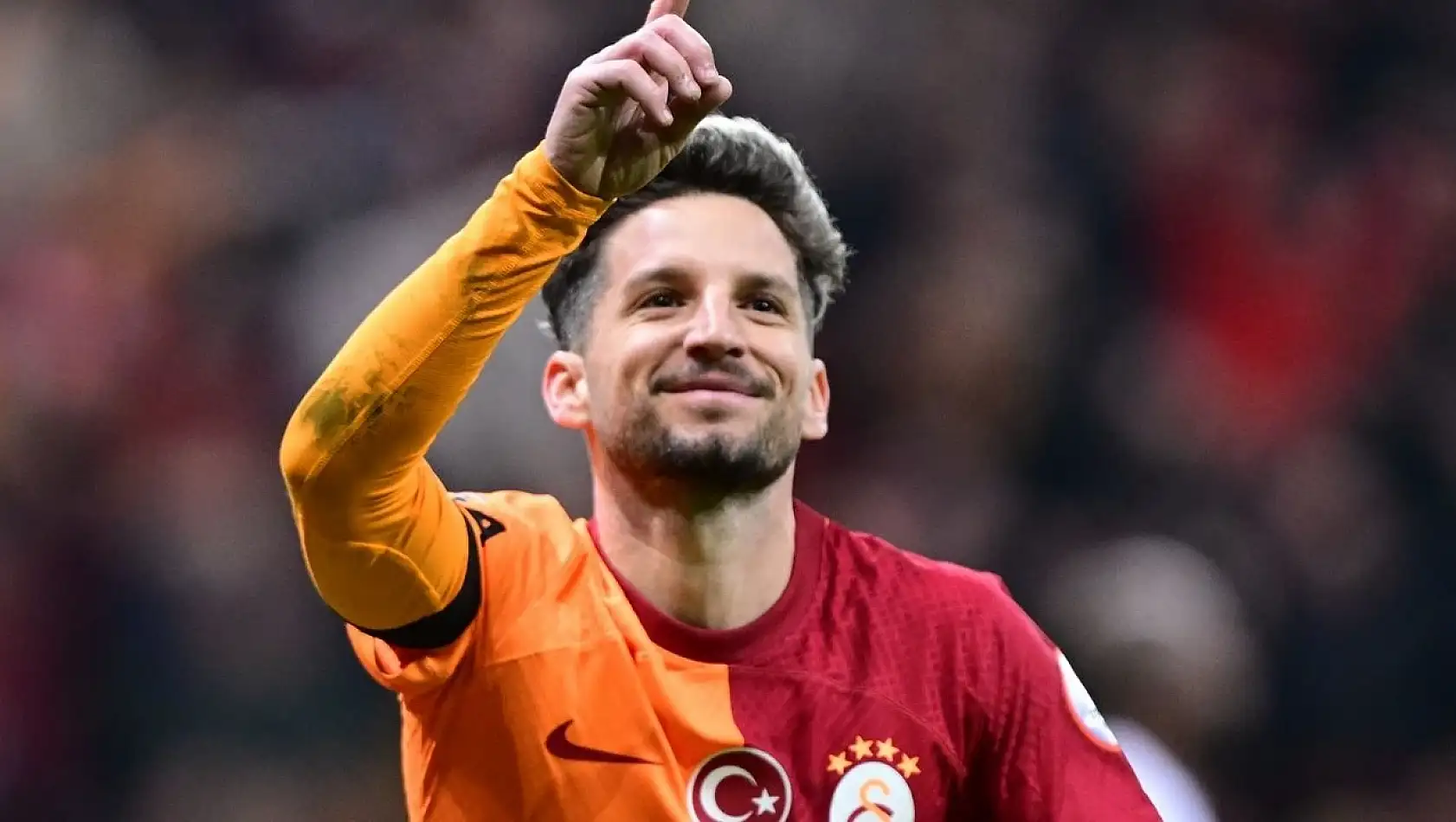 Galatasaray'da Mertens'in Sözleşmesi Uzatıldı!