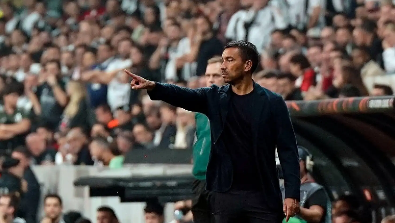 Giovanni van Bronckhorst Şaştı Kaldı! Van Bronckhorst Neye Şaşırdı? İşte Tüm Detaylar!