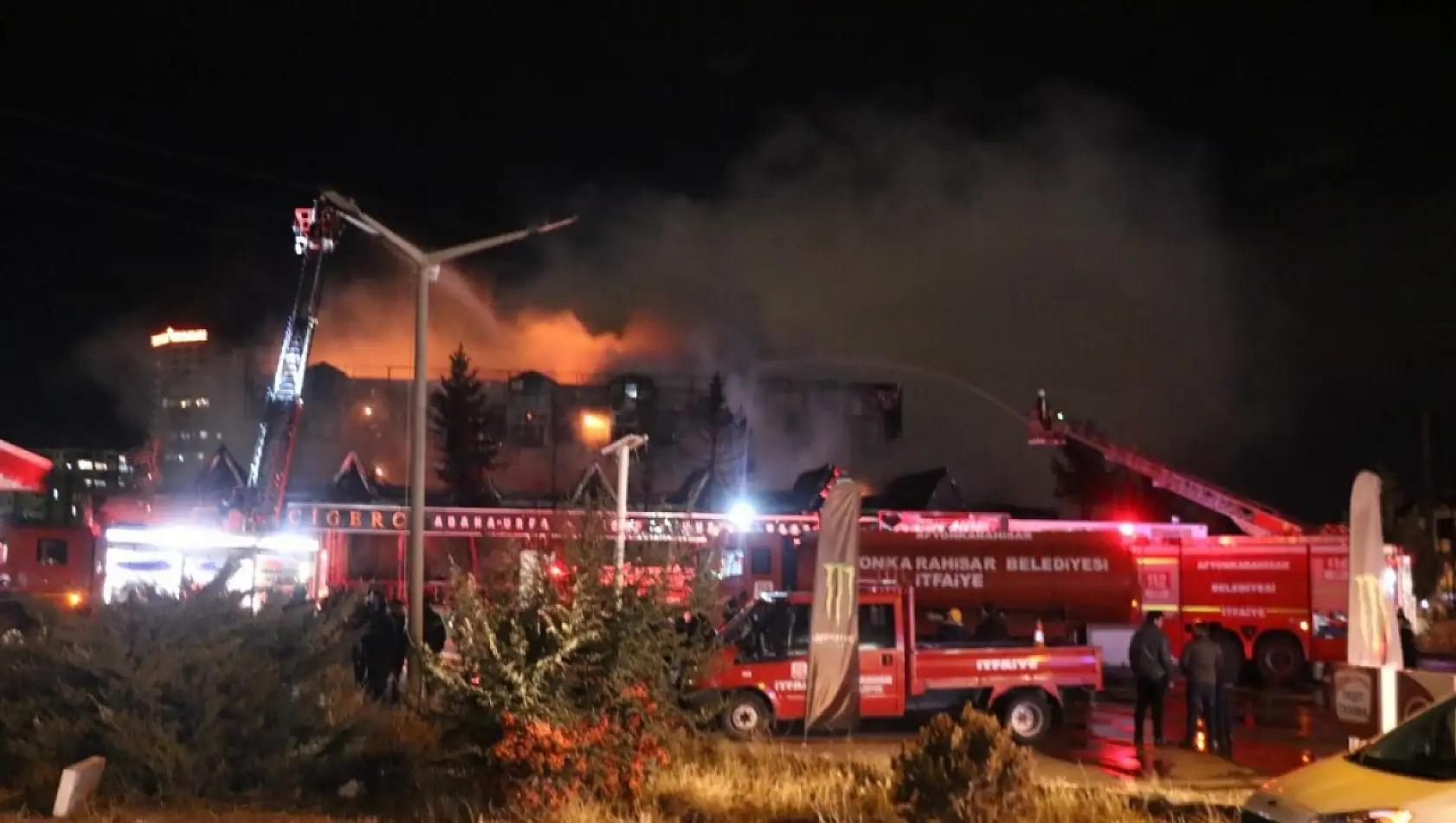 Isıtıcı Faciası! İki Katlı Restoran Küle Döndü: 1 Ölü, 16 Yaralı