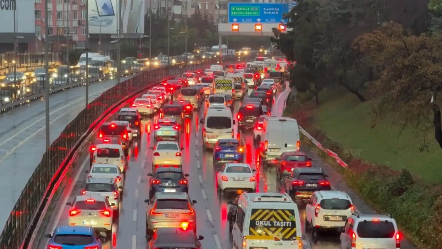 İstanbul'da trafik yoğunluğu yine yüzde 90'a ulaştı!