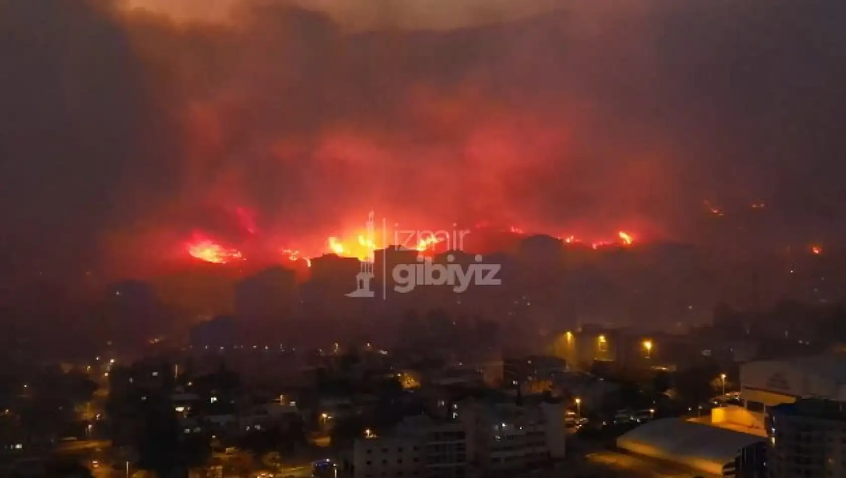 İzmir'de Yangının Önüne Geçilemiyor! 16 Ev Küle Döndü