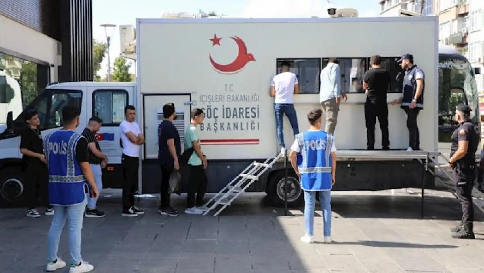 Kaçak Göçmenler Bayram Tatilinde Yakayı Ele Verdi