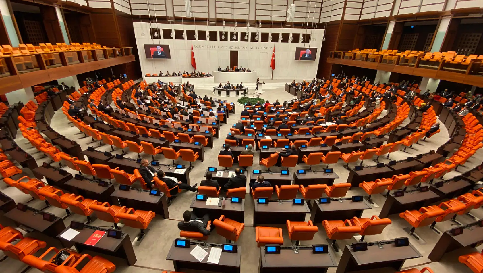 Meclis'te Gergin Anlar, Osman Gökçek ile Ali Mahir Başarır Birbirine Girdi