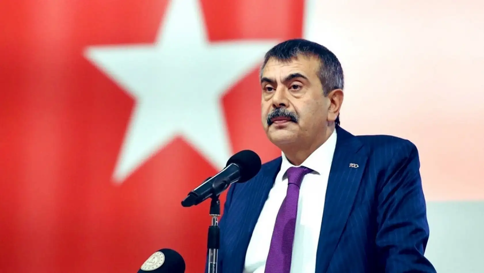 Milli Eğitim Bakanı Yusuf Tekin'den Kıyafet ve Mezuniyet Töreni Tartışmaları İçin Açıklama!