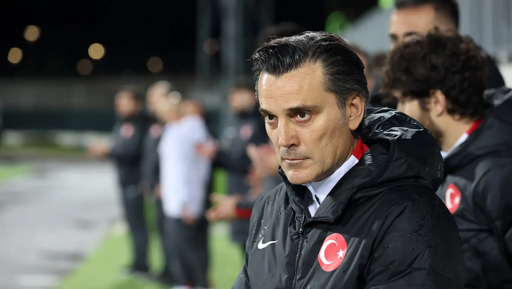 Montella Karadağ Hezimetinin Faturasını Zemine Kesti!