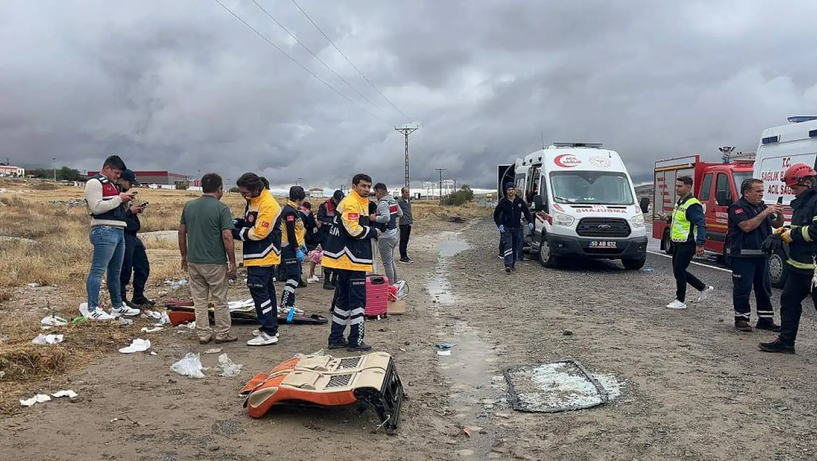 Nevşehir'de turistleri taşıyan minibüs takla attı