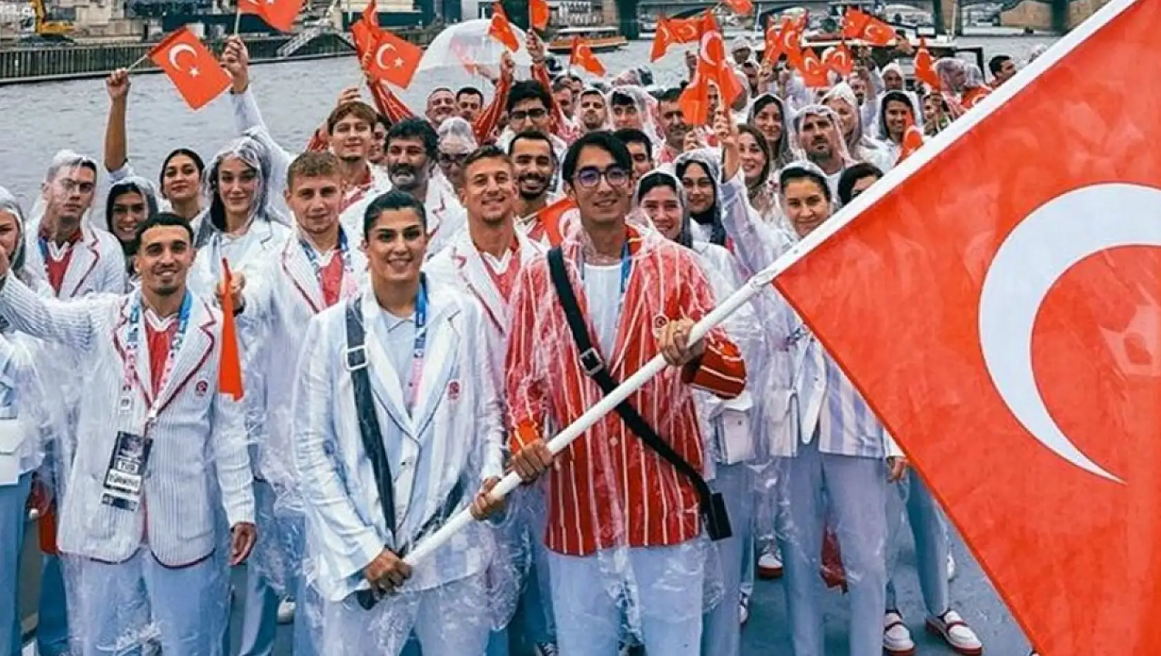 Pijamaya Benzetilen Türk Sporcuların Olimpiyat Kıyafetleri Meclisin de Gündeminde!