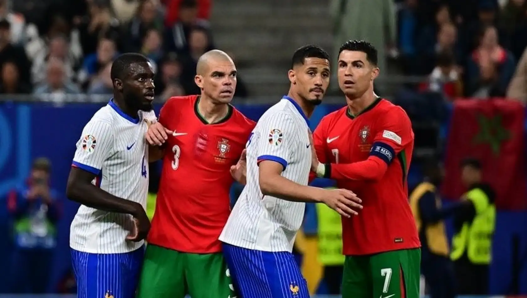 Portekiz-Fransa Maçı Uzatmaya Gitti, 41 Yaşındaki Pepe'nin Deparı Gündem Oldu!