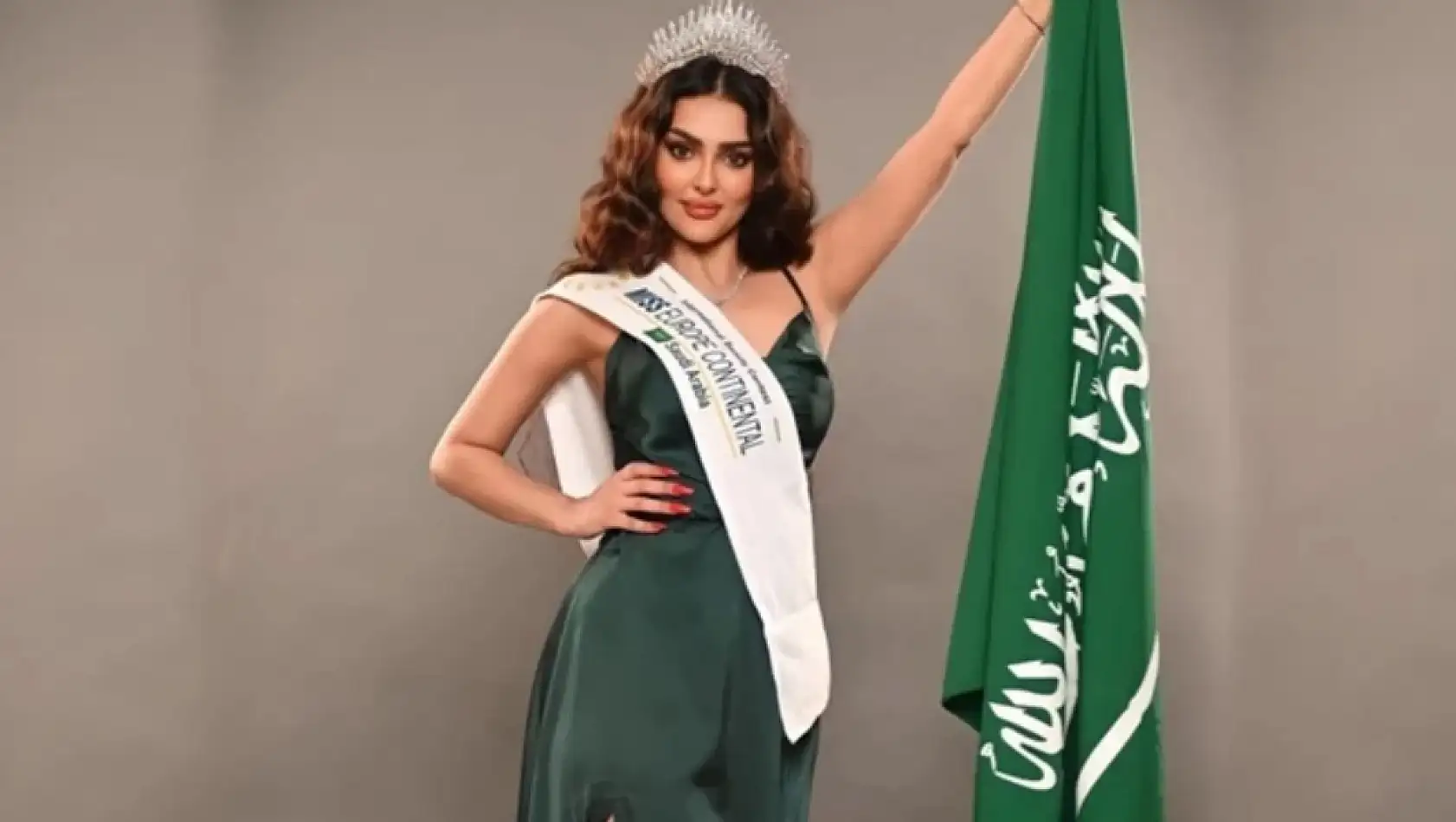 Suudi Arabistan Tarihinde Bir İlk! Güzellik Yarışmasına Katıldı