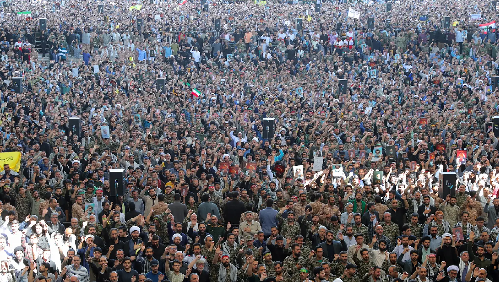 Tahran'da Protesto: 'Silahlarımızı bırakmayacağız'