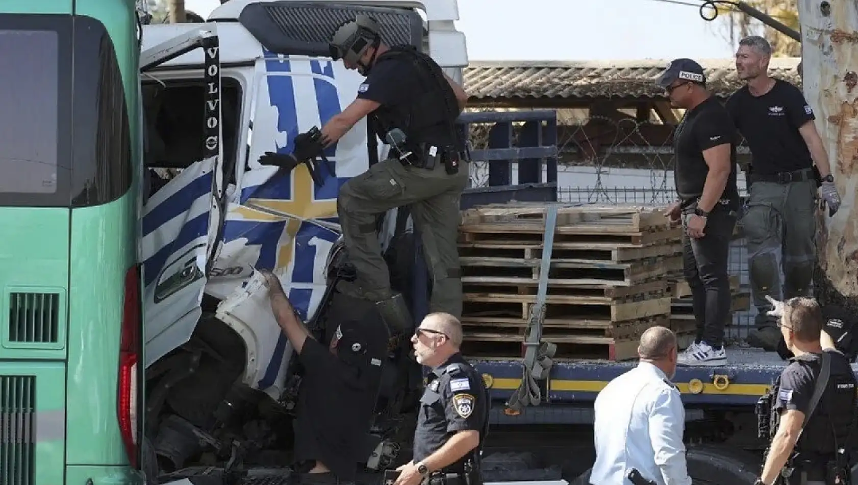 Tel Aviv'de Otobüs Durağına Saldırı! Çok Sayıda Ölü ve Yaralı Var