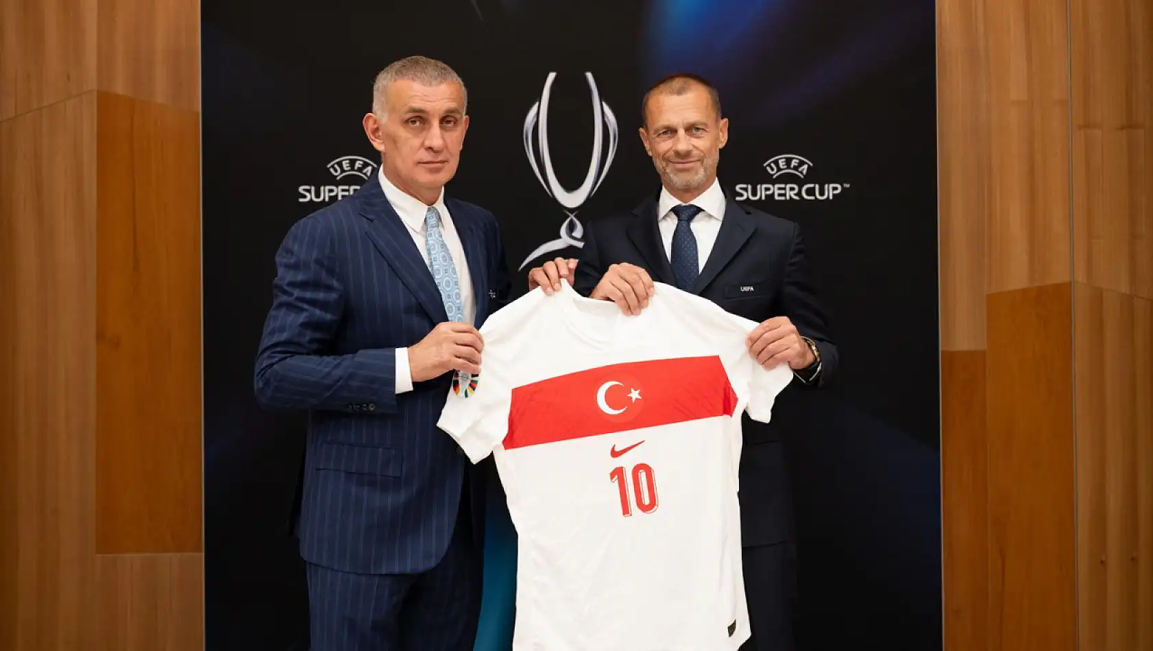 TFF Başkanı Hacıosmanoğlu, UEFA Başkanı ile bir araya geldi