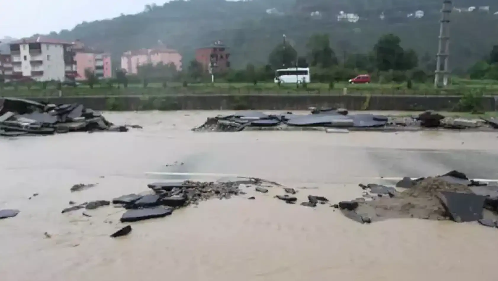 Trabzon'u sağanak vurdu!