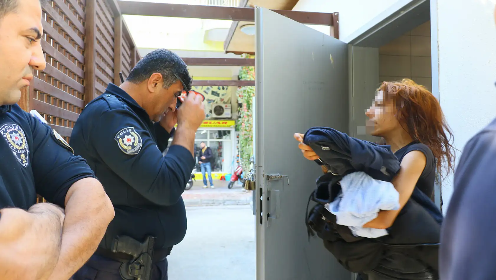 Tuvalette Çığlık Çığlığa Bağırdı! Polislere Zor Anlar Yaşattı