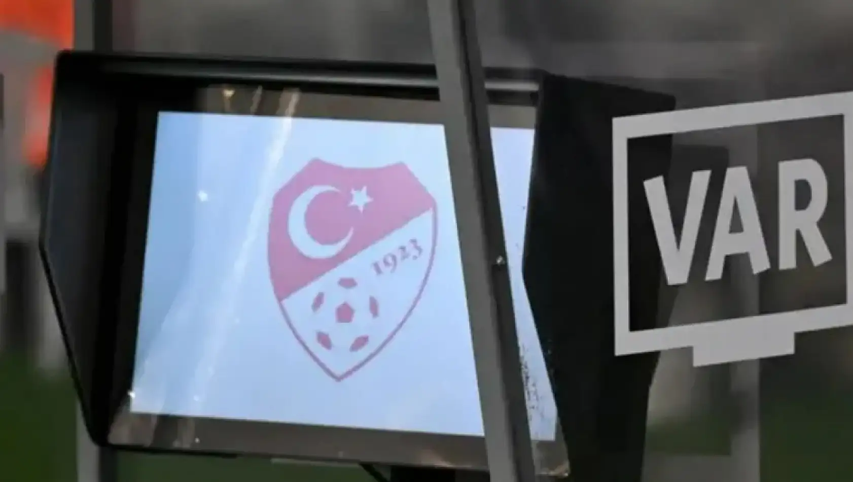 VAR Kayıtları Açıklandı! İşte Fenerbahçe ve Galatasaray Maçlarında Çok Tartışılan VAR Konuşmaları