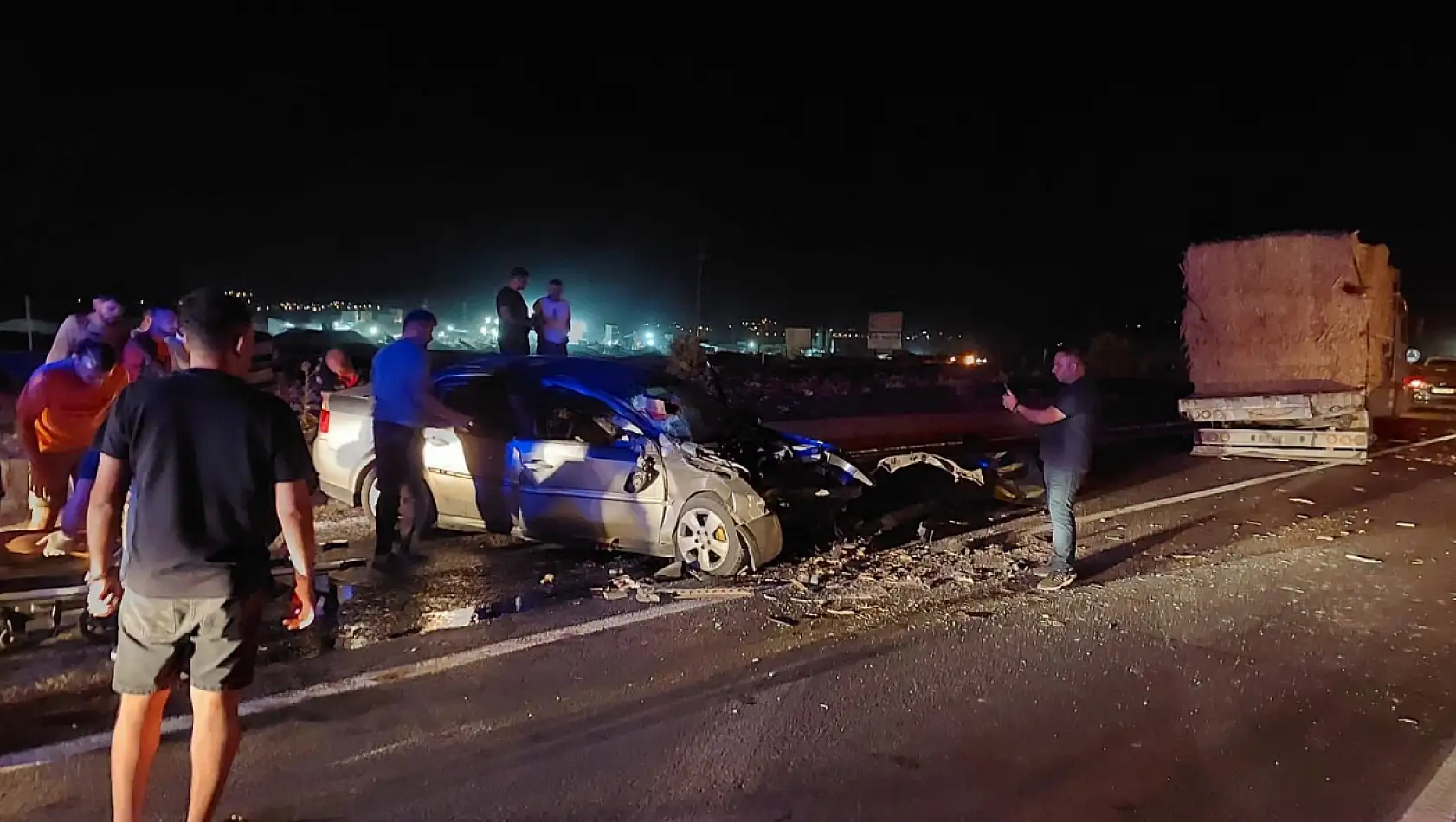 Yollar Savaş Alanına Döndü! 2 Ayrı Kazada 2'si Ağır 13 Yaralı