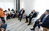 Cumhurbaşkanı Erdoğan ve Aliyev, Kahramanmaraş'ta Depremzede Bir Aileyi Ziyaret Etti