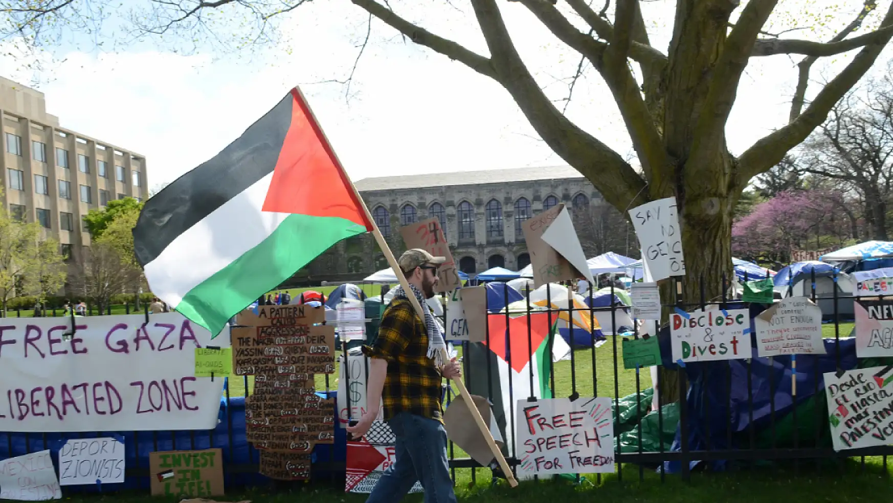 ABD'de Üniversitelerindeki Filistin'e Destek Gösterilerinde Bin Kişi Gözaltına Alındı