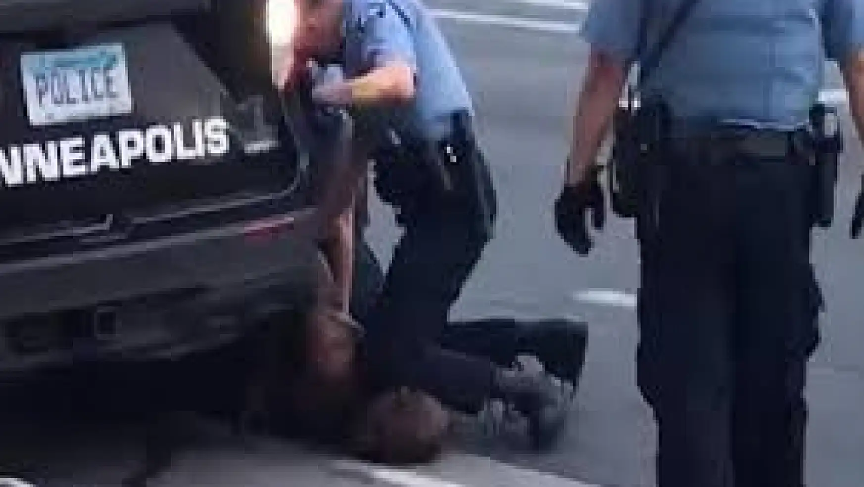 ABD Polisi Siyahi Bir Vatandaşın Daha Boynuna Bastırıp Öldürdü