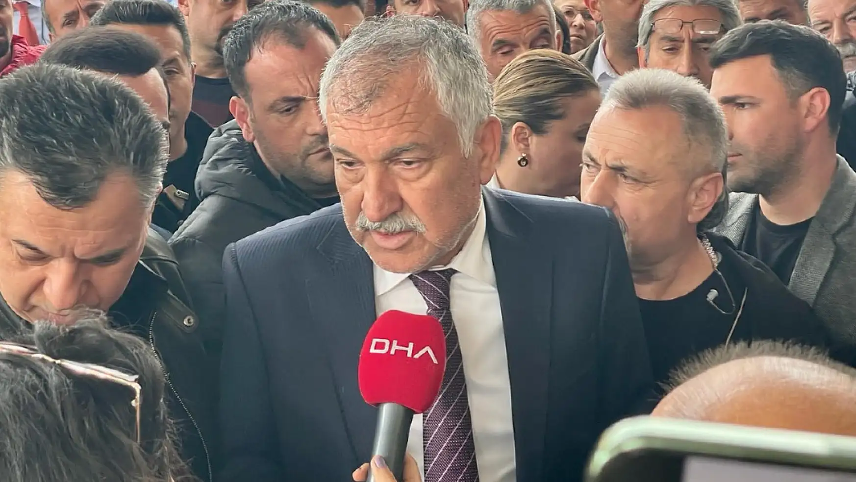 Adana Büyükşehir Belediye Başkanı Karalar Ayrılırken kusura bakma demiş, sıkmış