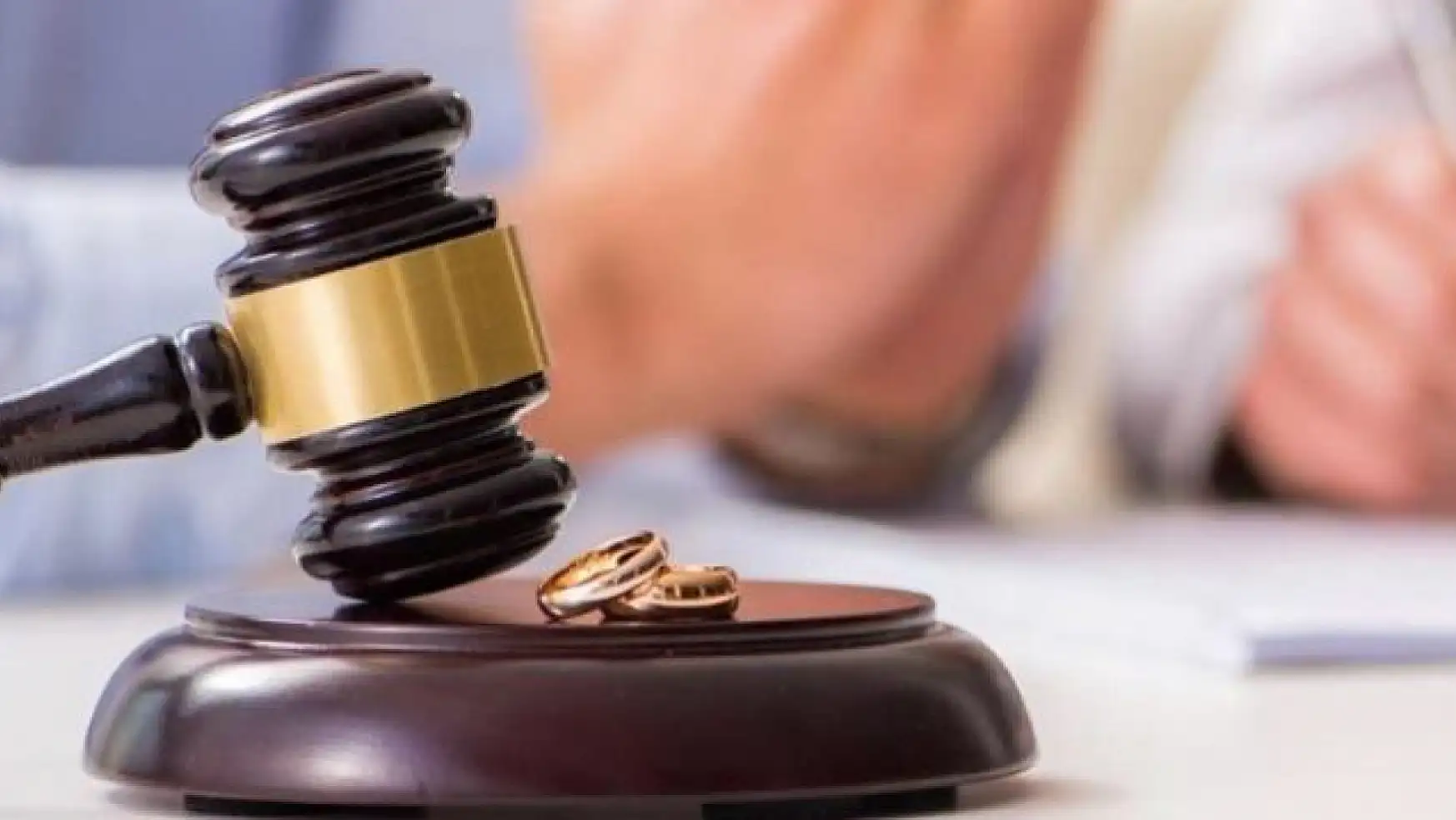 AYM, Boşanma Davasında 3 Yıl Kuralını İptal Etti