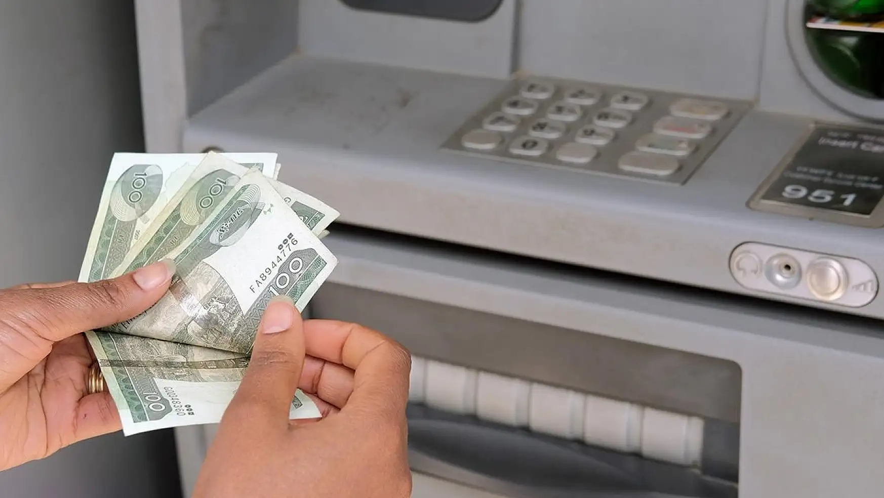 Bankanın Sistemi Arızalandı Müşteriler 40 Milyon Dolar Çekti