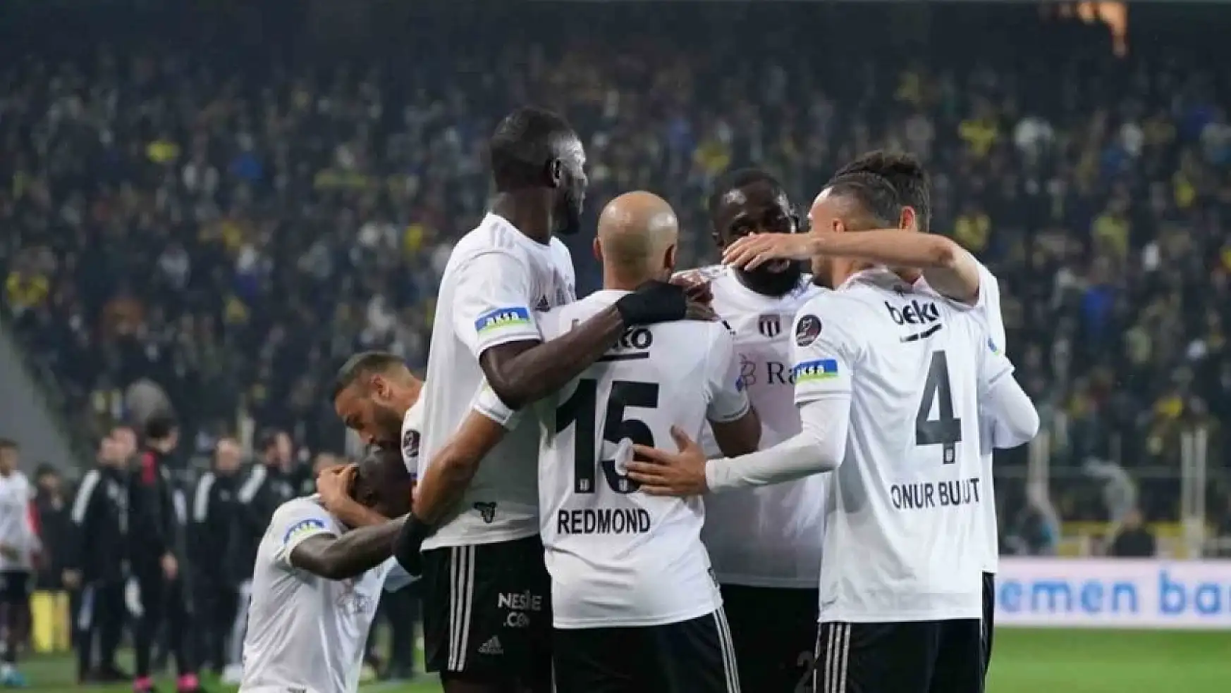 Beşiktaş 3 Futbolcu İle Yola Devam Edecek