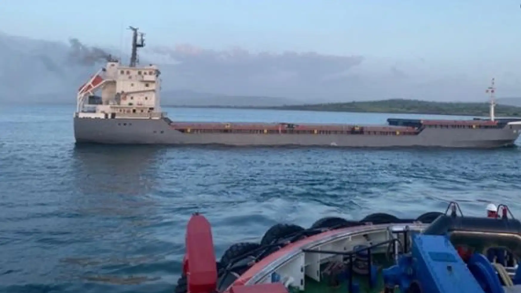 Çanakkale Boğazı'nda Gemi Yangını! Trafik Çift Taraflı Kapatıldı