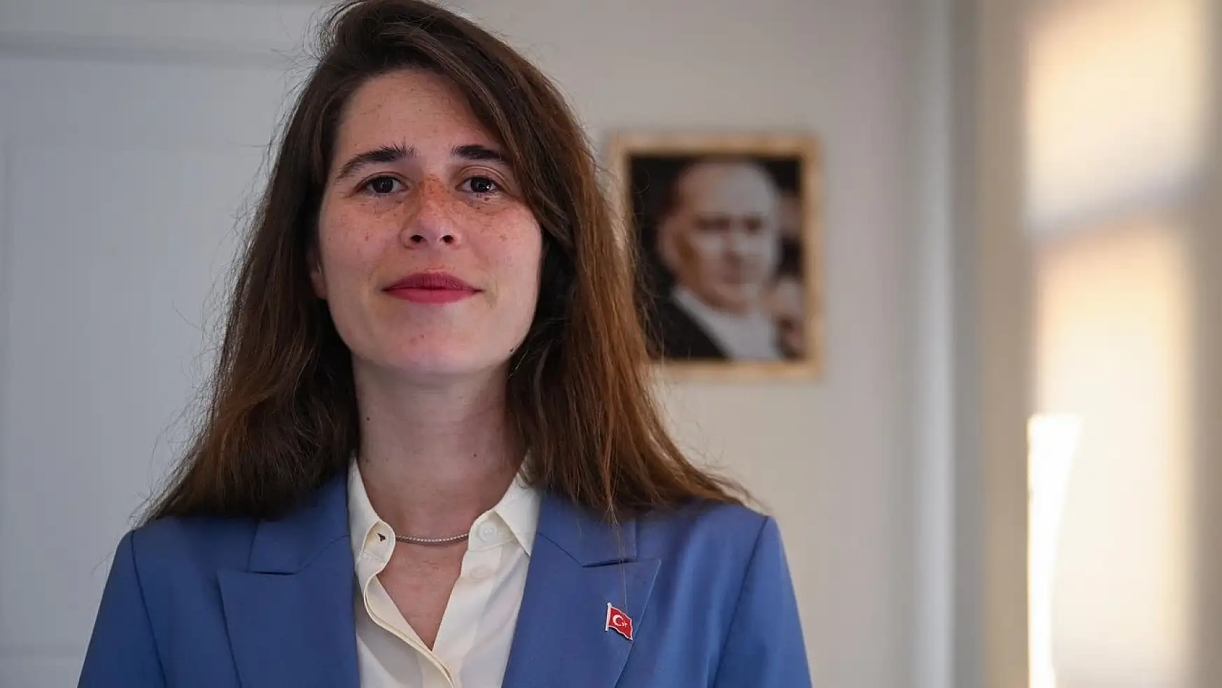 Çeşme'nin İlk Kadın Belediye Başkanı Mazbatasını Aldı