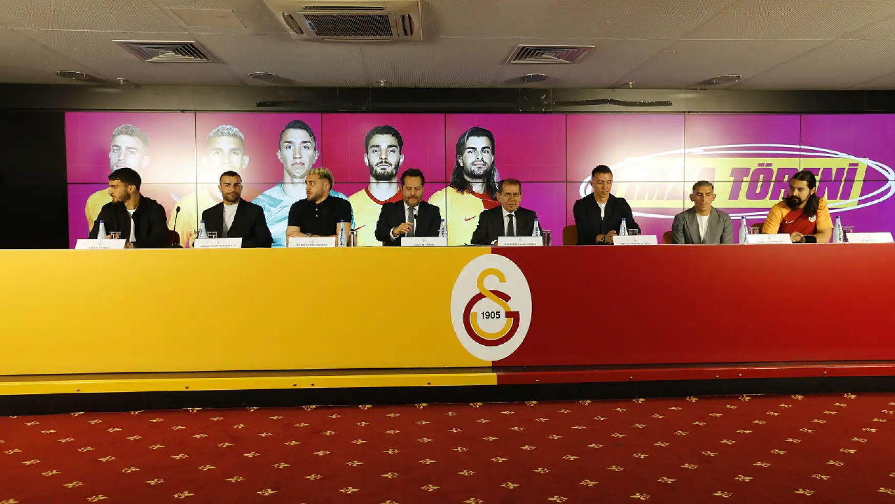 Galatasaray 5 İsimle Sözleşme Yeniledi