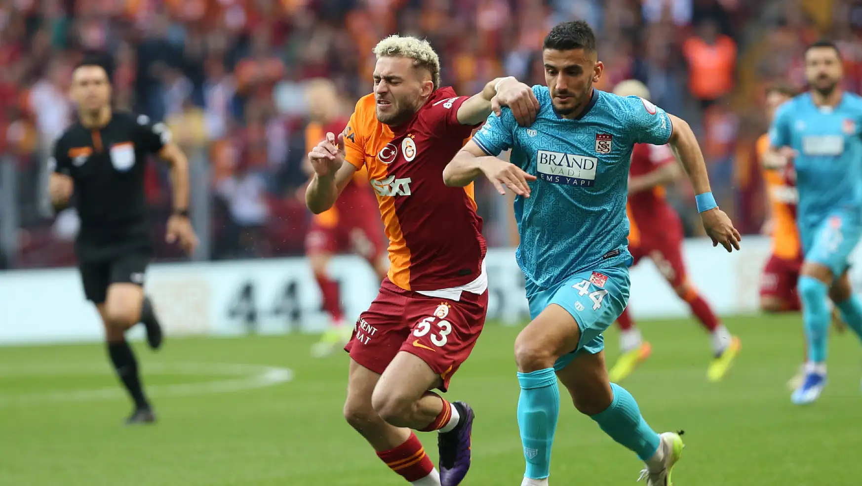 Galatasaray - Sivasspor Maçının İlk Yarısını 2-0 Önde Tamamladı