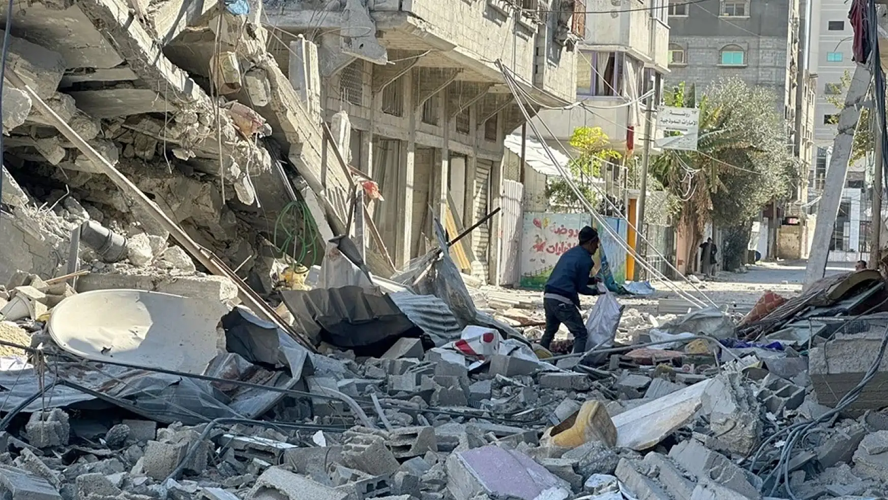 Gazze'de can kaybı 24 bin 100'e yükseldi