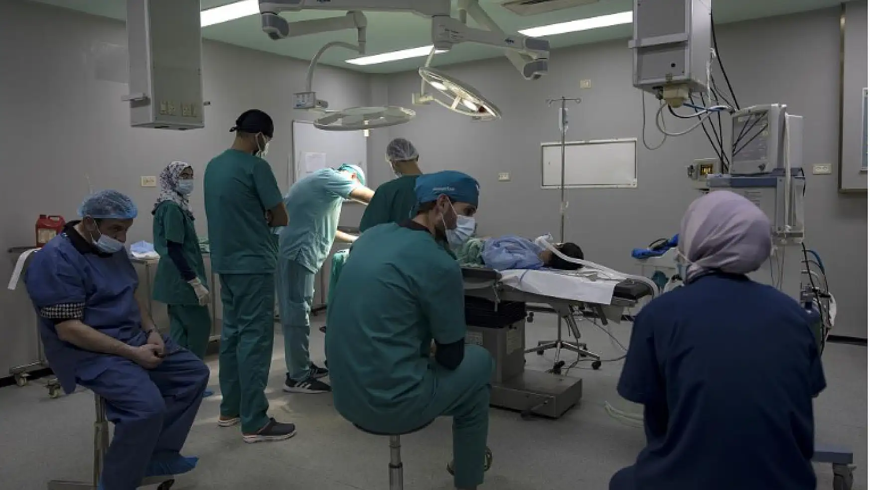 Gazze'deki El Amal Hastanesinde oksijen bittiği için ameliyatlar durdu