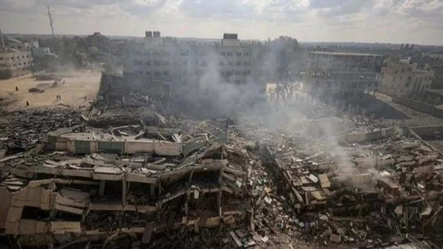 İsrail Belediye Binasını Bombaladı Çok sayıda ölü var