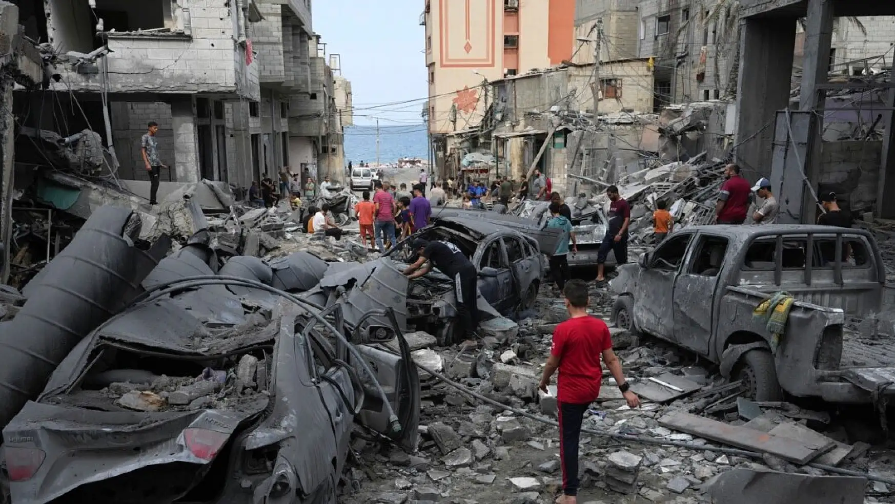 İsrail  Gazze'de boşalan evleri yasal onay olmadan ateşe veriyor