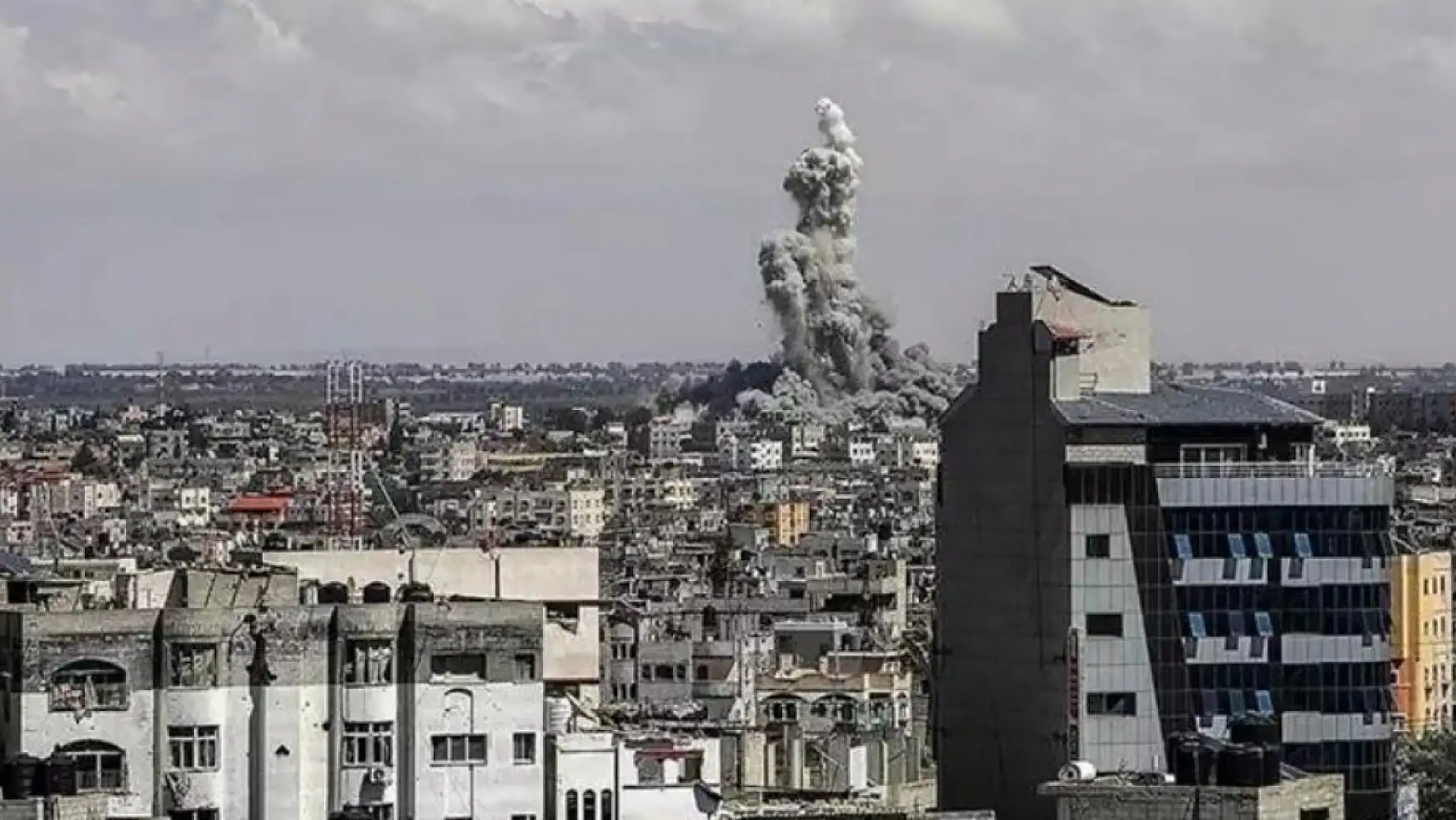 İsrail'in Refah'a Saldırıları Yoğunlaştı! BM Uyardı: Acilen Boşaltılmalı